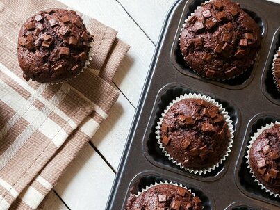 Sladký recept: Lahodné a vláčne čokoládové muffiny s kokosovým olejom Bione